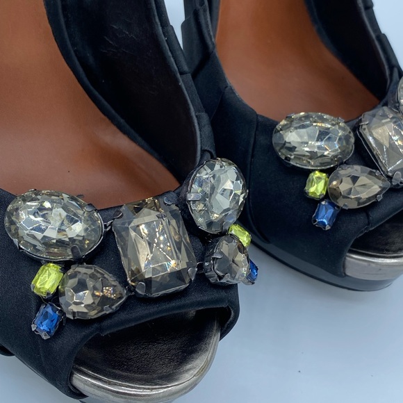 BCBG "LAURYN" BLACK SATIN PLEATED PEEP TOE PU - Picture 8 of 16